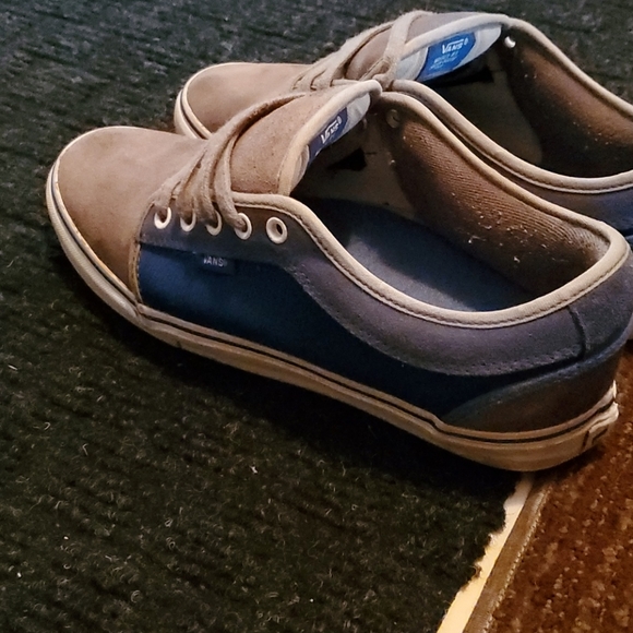 Vans Chukka Low Sneakers - Picture 2 of 3